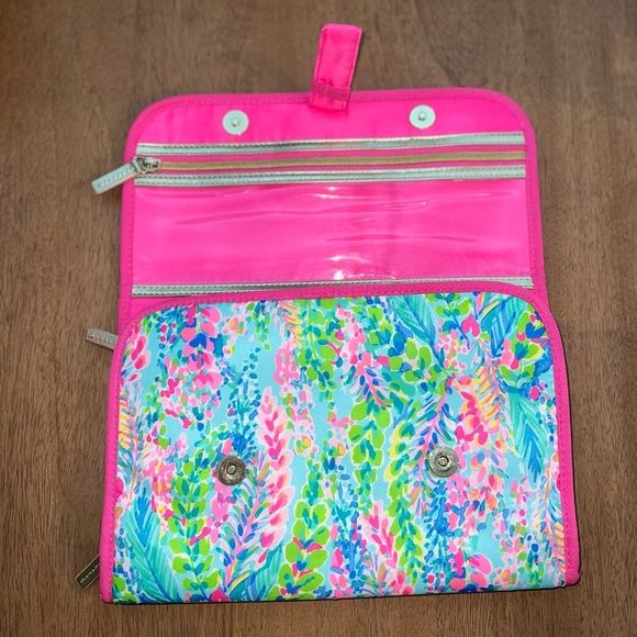 Lilly Pulitzer Catch the Wave Hanging Travel Organizer - Picture 3 of 5